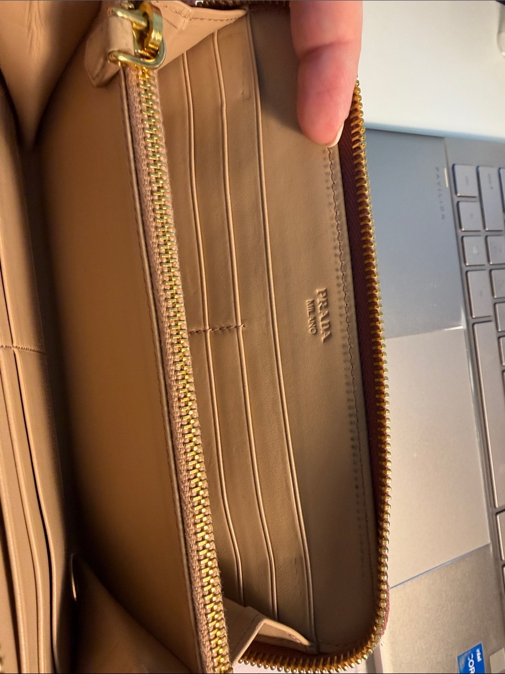 Prada Wallet - Picture 3 of 5